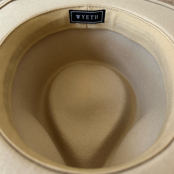 Wyeth NWOT 100% wool beige hat with leather detail - Picture 4 of 6